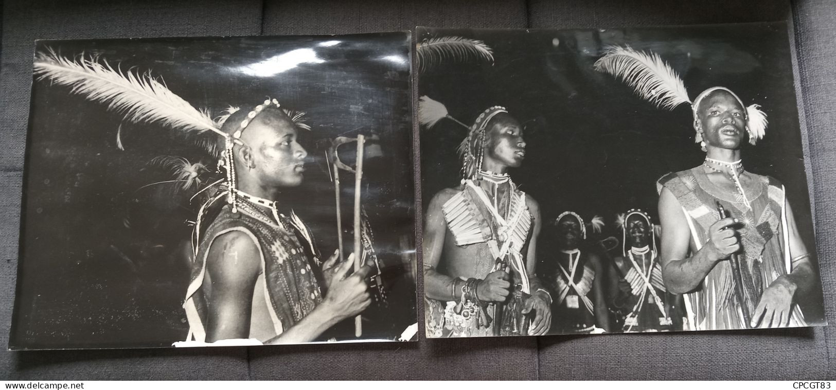 GUERRIERS AFRICAINS - 2 PHOTOS GRANDE TAILLE - 50X40cm - Auteur Inconnu - Trou De Punaises - MAGNIFIQUES - état Correct - Africa