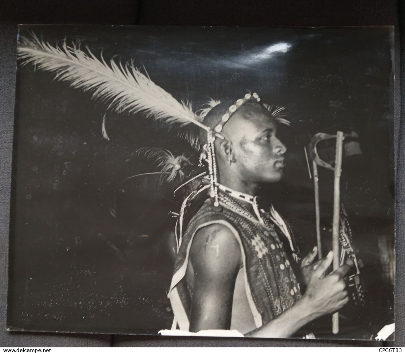 GUERRIERS AFRICAINS - 2 PHOTOS GRANDE TAILLE - 50X40cm - Auteur Inconnu - Trou De Punaises - MAGNIFIQUES - état Correct - Afrique