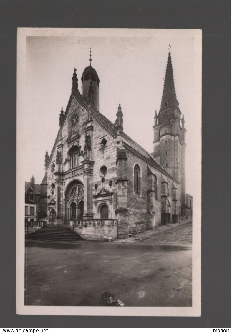 CPA - 72 - N°1 - St-Calais - Le Parvis De L'Eglise Notre-Dame - Circulée En 1952 - Saint Calais