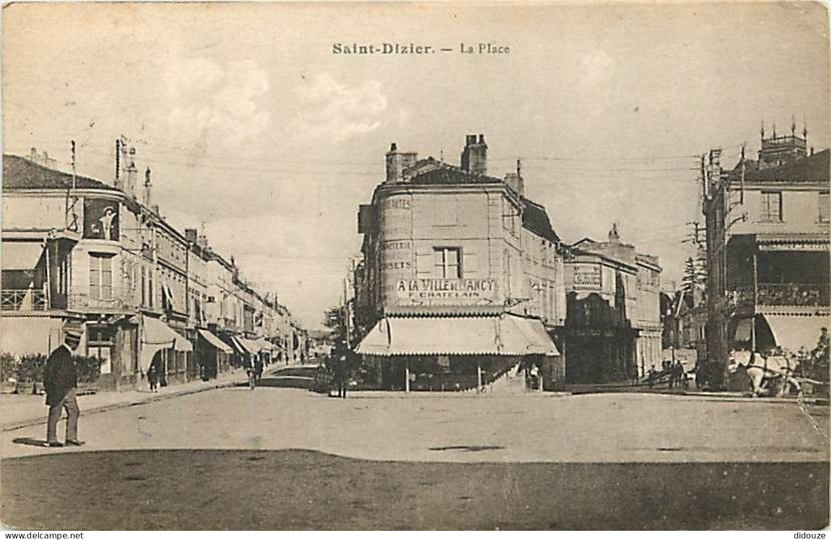 52 - Saint Dizier - La Place - Animée - CPA - Voir Scans Recto-Verso - Saint Dizier