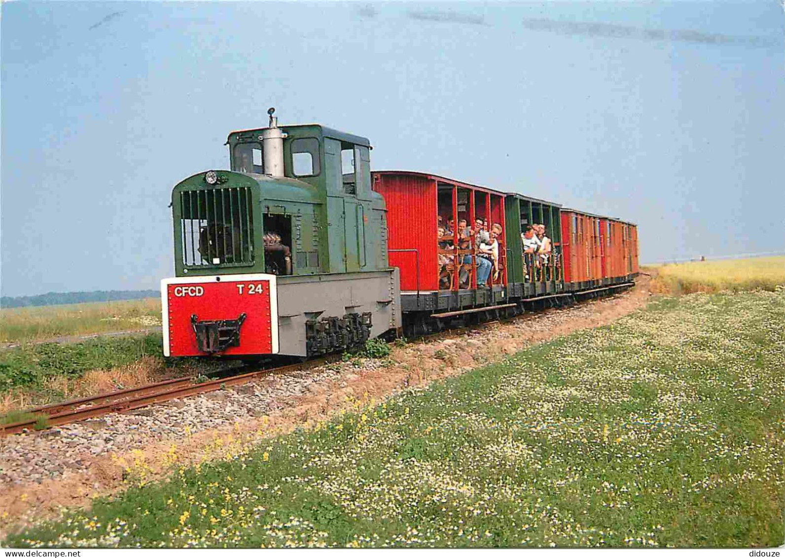 Trains - Trains - Chemin De Fer Touristique Froissy - Dompierre - Le Coferna T24 Et Son Train Abordent Le Plateau Du San - Trains