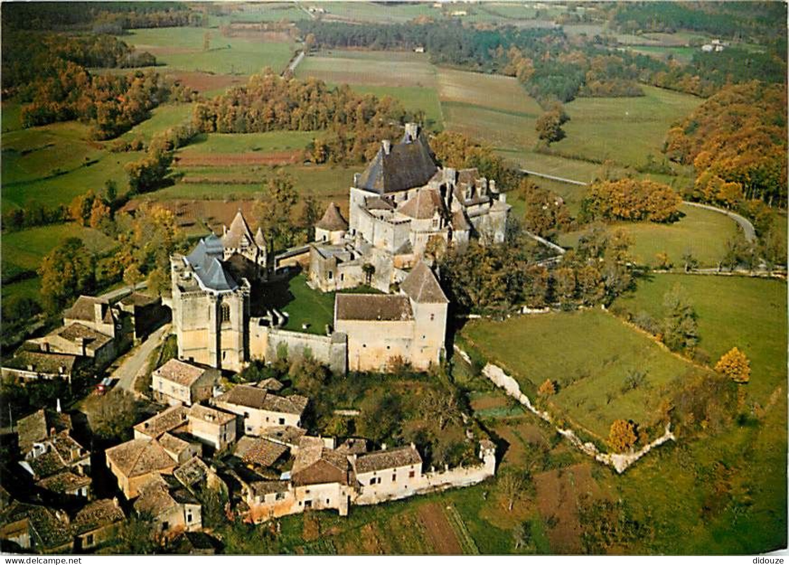 Chateaux - Château De Biron - Vue Aérienne - Dordogne - Carte Neuve - CPM - Voir Scans Recto-Verso - Schlösser
