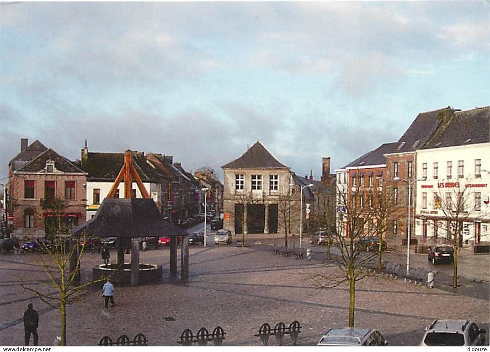 Belgique - Philippeville - Les Halles (au Centre) Et L'édicule (à Gauche) Au-dessus De L'ancien Puits - Carte Neuve - CP - Philippeville