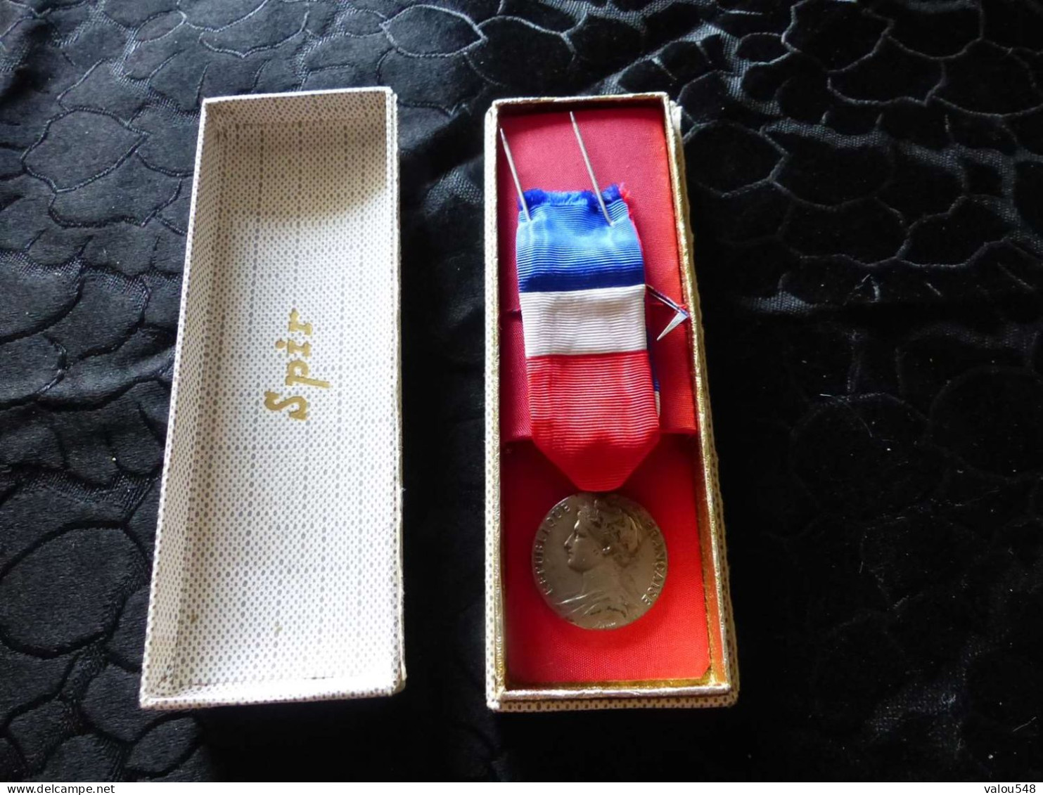 Médaille Ministère Des Affaires Sociales En Argent, 1974 Dans Son écrin - Professionnels / De Société