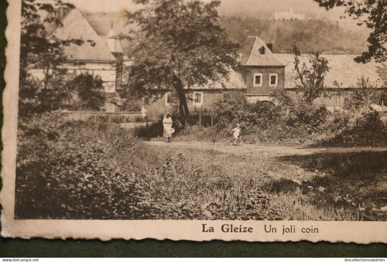 Carte postale ancienne la Gleize un joli coin animée enfant et dame oblitération la Gleize 1937