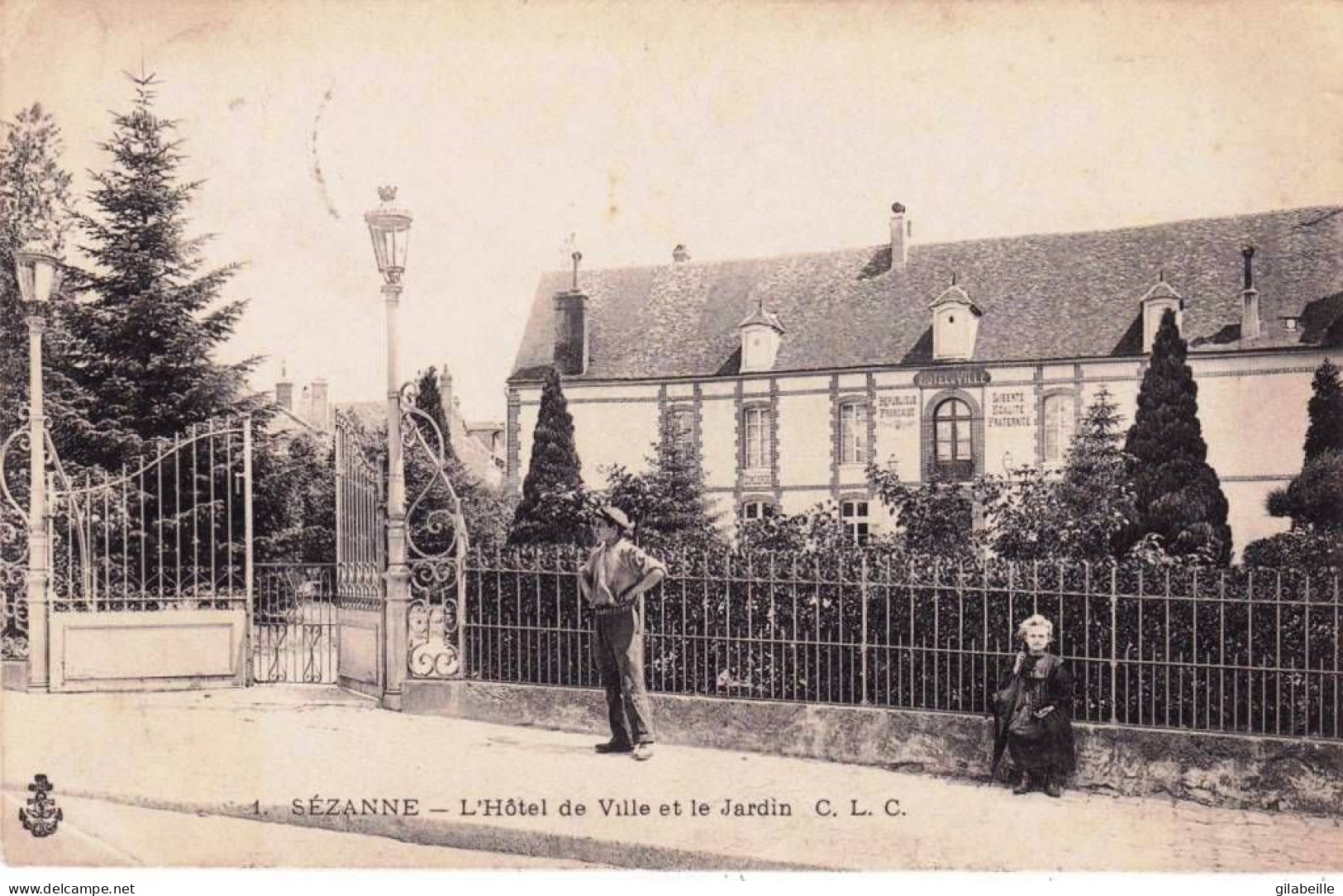 51 - Marne -  SEZANNE -  L Hotel De Ville Et Le Jardin - Sezanne
