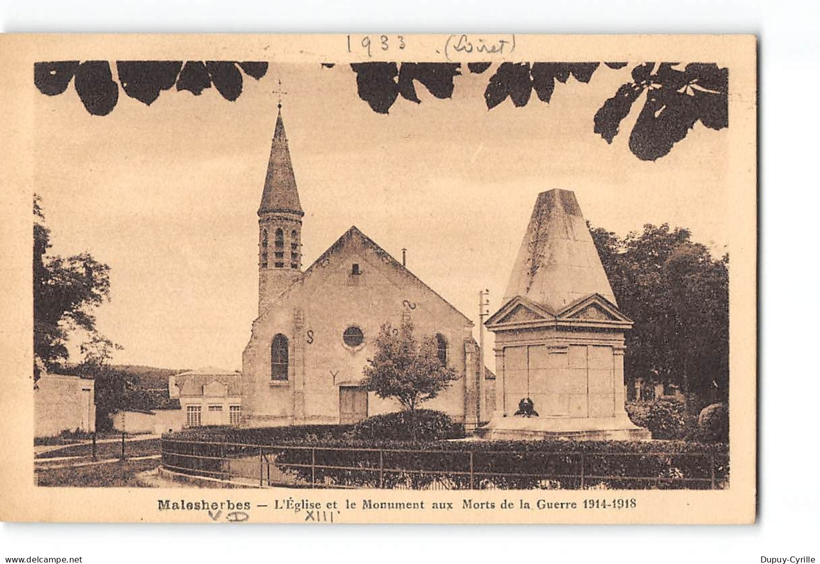 MALESHERBES - L'Eglise Et Le Monument Aux Morts - Très Bon état - Malesherbes