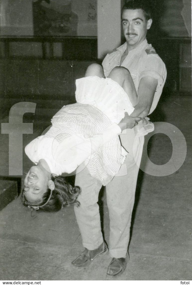 1962 GIRL JEUNE FILLE FEMME PLAYING DANCE  ILHA DO SAL CABO VERDE AFRICA AFRIQUE PHOTO FOTO AT149 - Afrika