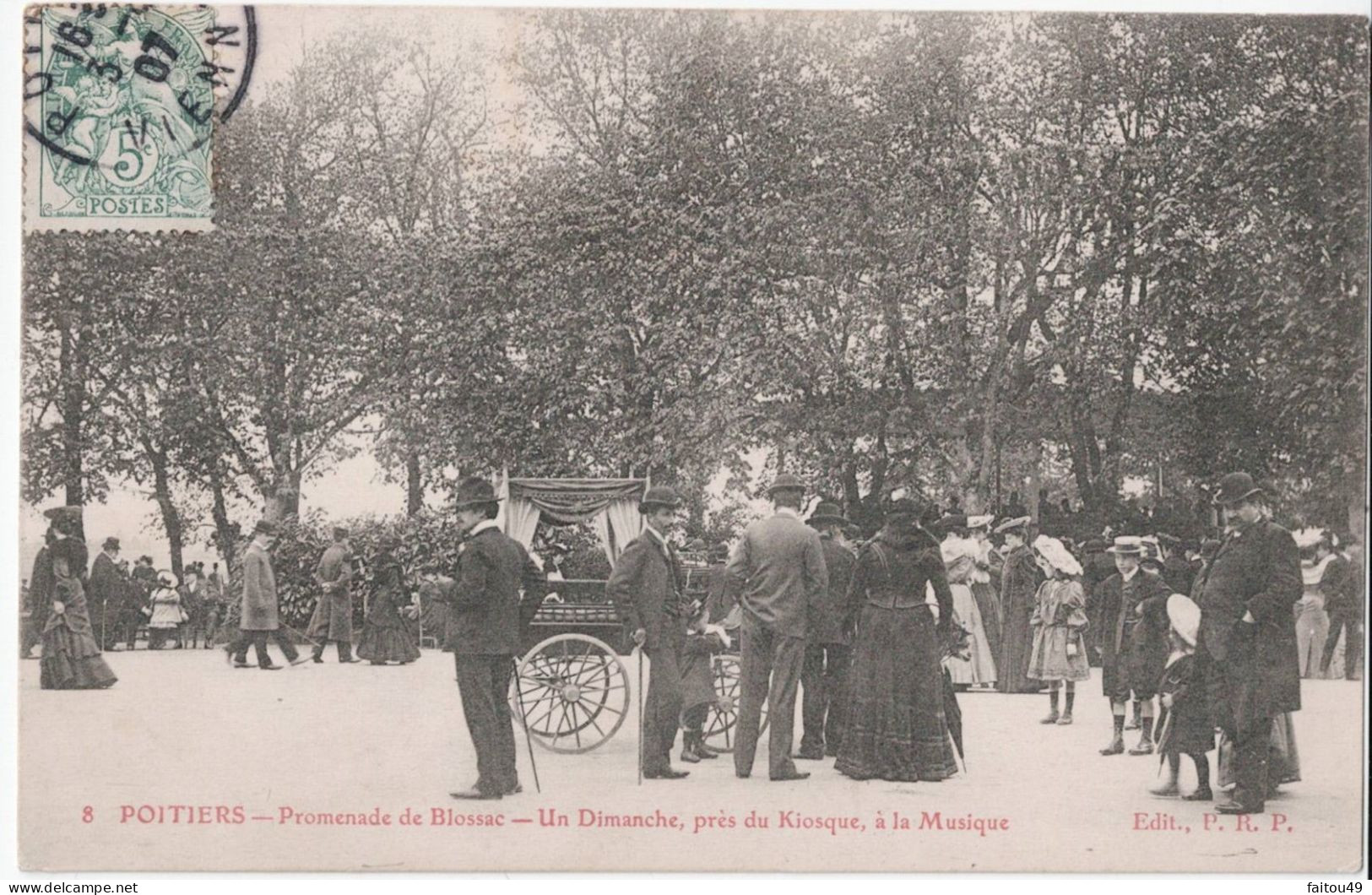 86 -  POITIERS - Promenade De Blossac ,un Dimanche , Près Du Kiosque à Musique   87 - Poitiers