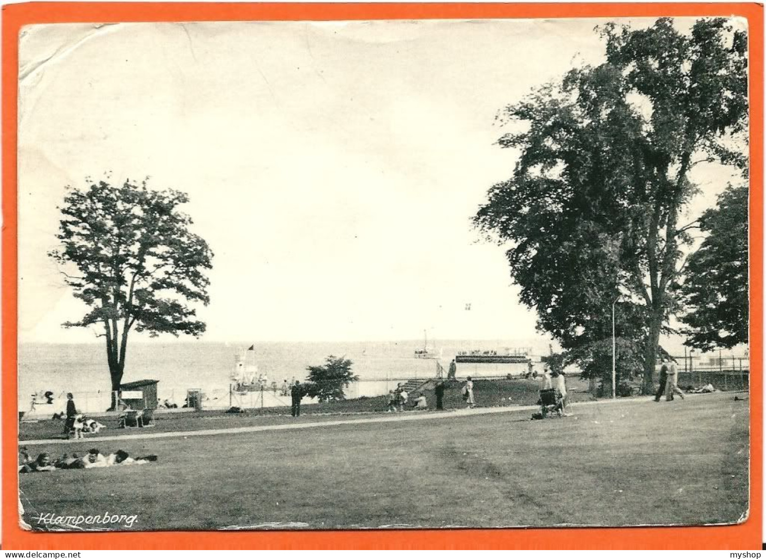 DK147_*   KLAMPENBORG  * VIEW From BEACH AREA With SHIPS And PEOPLE * SENT  1956 - Danemark