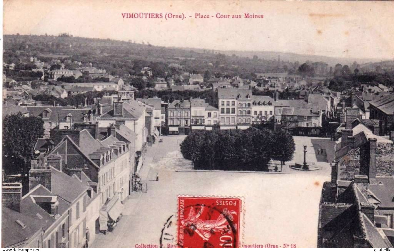 61 - Orne -  VIMOUTIERS - Place - Cour Aux Moines - Vimoutiers