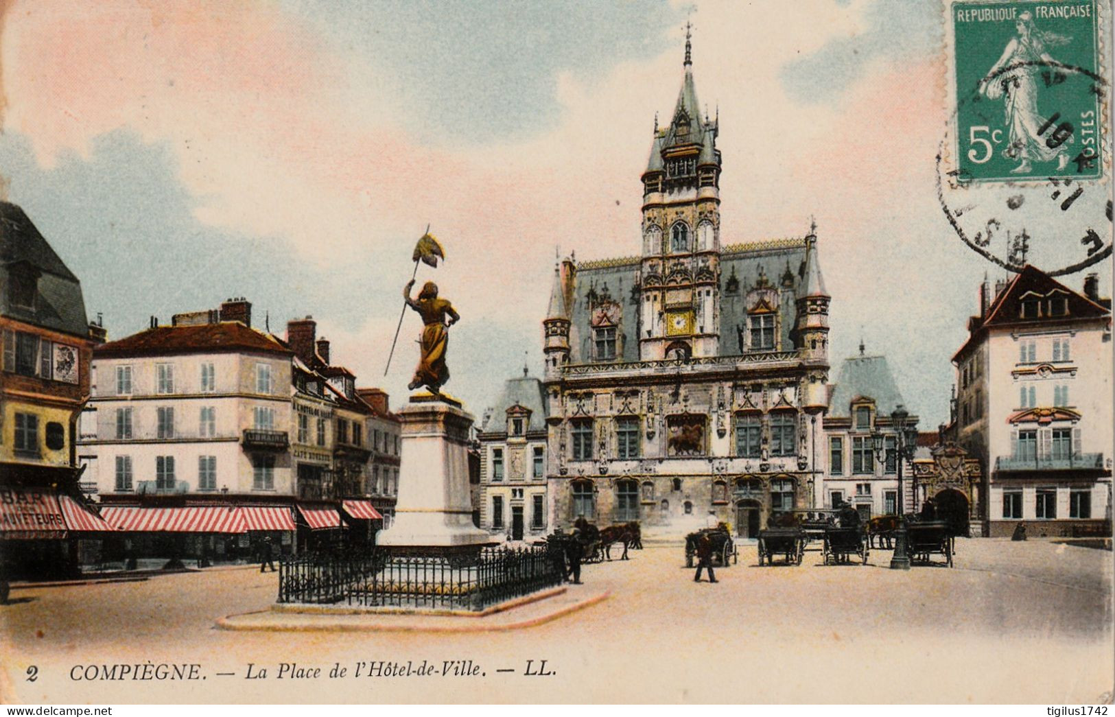 Compiègne La Place De L'Hôtel De Ville - Compiegne