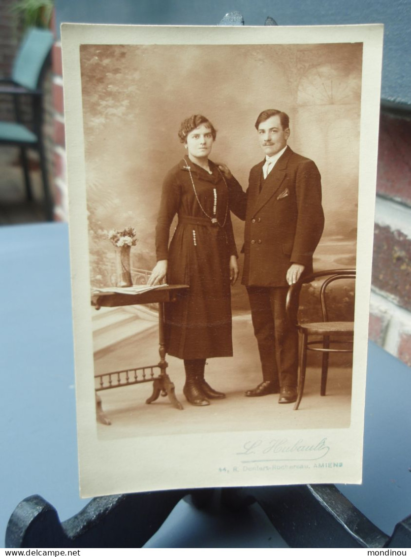 Cpa-photo Sépia - Couple Photographié à Amiens  L. HUBAULT Au 44, Rue Denfert-Rochereau - Coppie