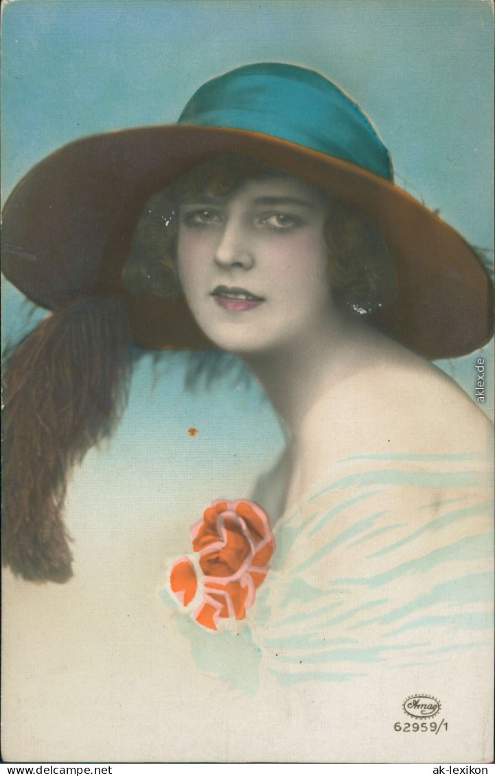 Ansichtskarte  Frau (Bild/Portrait) - Frau Mit Hut Mode Zeitgeschichte 1925 - People