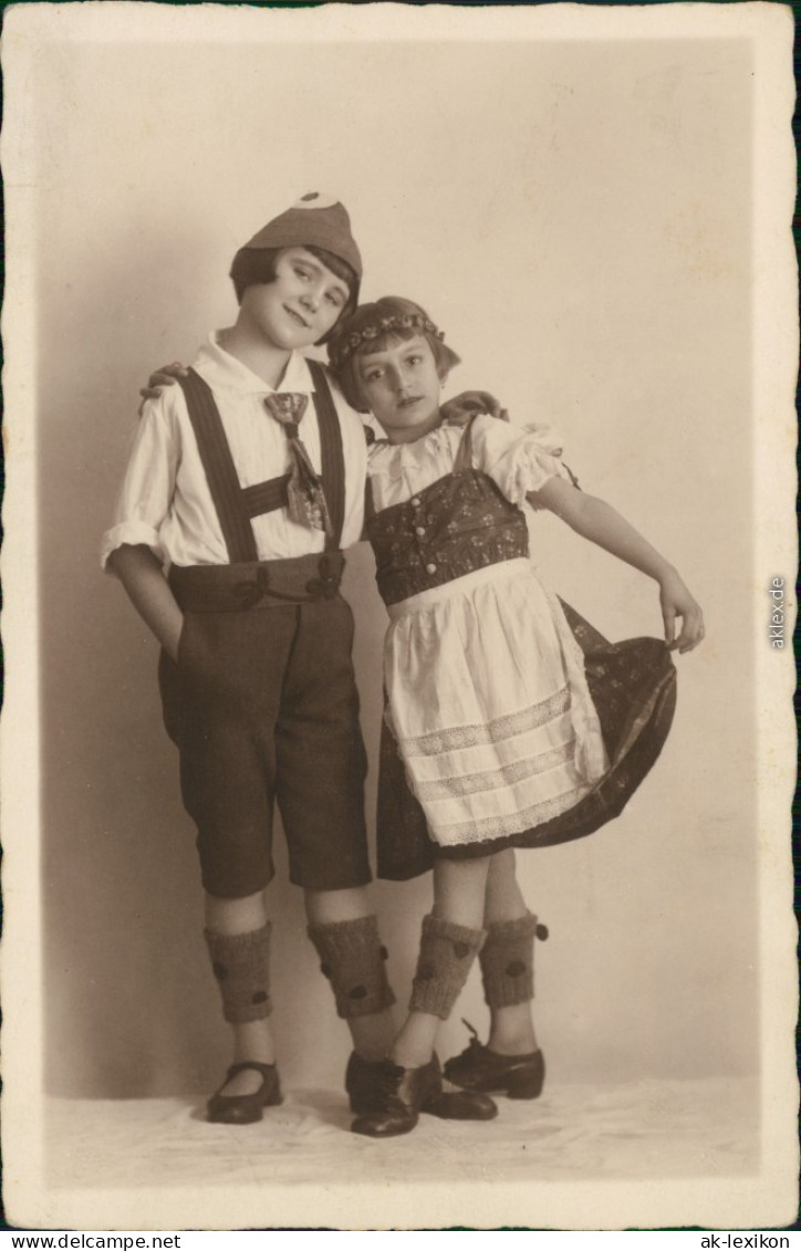 Ansichtskarte  Junge Und Mädchen In Tracht 1930  - Abbildungen