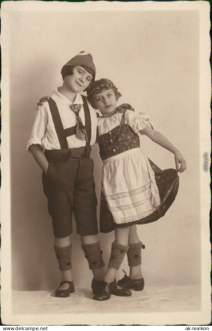 Ansichtskarte  Junge Und Mädchen In Tracht 1930  - Ritratti