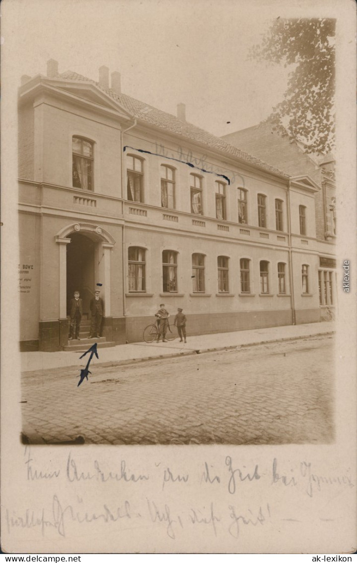 Ansichtskarte  Kinder Vor Haus (Bowe) Mit Großem Fahrrad 1918 - Unclassified