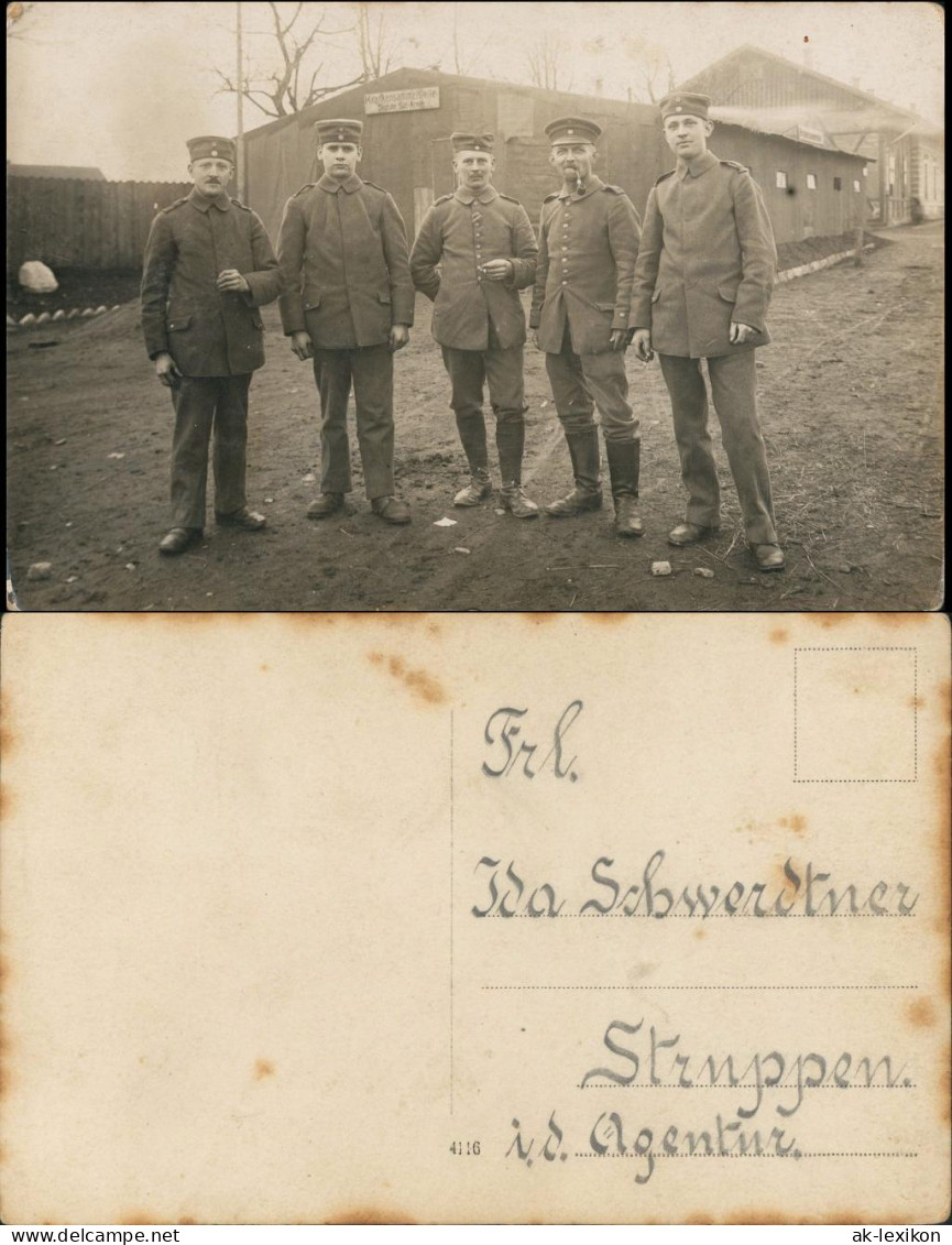 Foto  Soldaten Vor Der Krankensammelstelle - WK1 1916 Privatfoto - War 1914-18