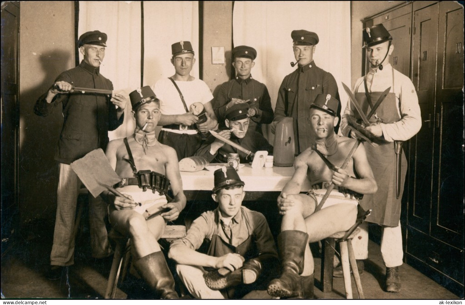 Foto  Soldaten Auf Der Stube Scherzkarte, WK1 1916 Privatfoto - War 1914-18