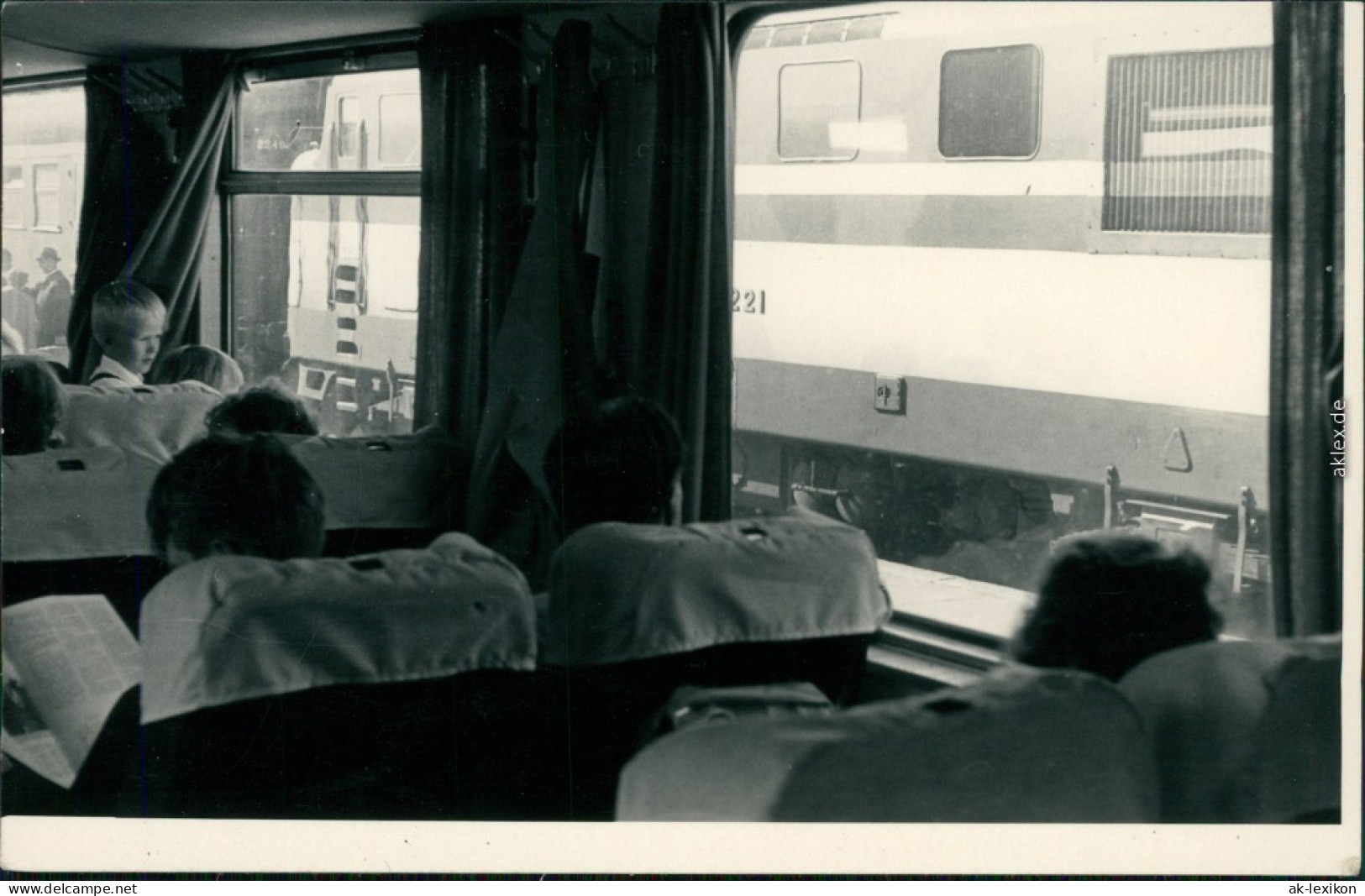  Verkehr/KFZ - Eisenbahn/Zug/Lokomotive - Im Zugabtei 1960 Privatfoto  - Treinen