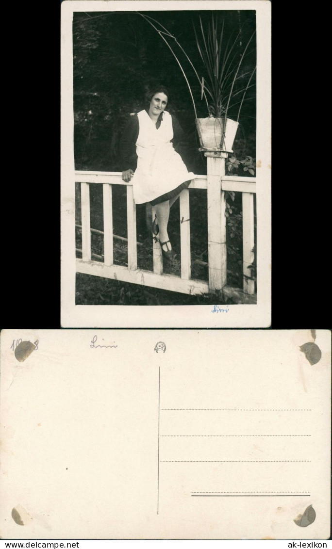 Fotokunst Fotomontage Frau Posiert Auf Gartenzaun 1938 Privatfoto - People