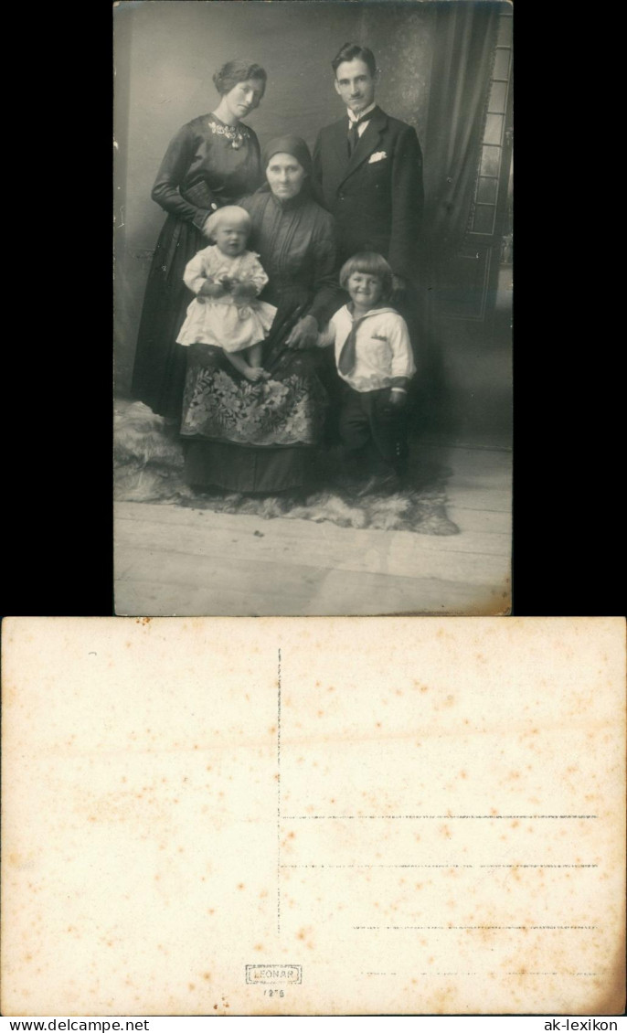 Portrait Familie Foto Mit "Oma" Und Kindern Echtfoto-AK 1910 Privatfoto - Portraits