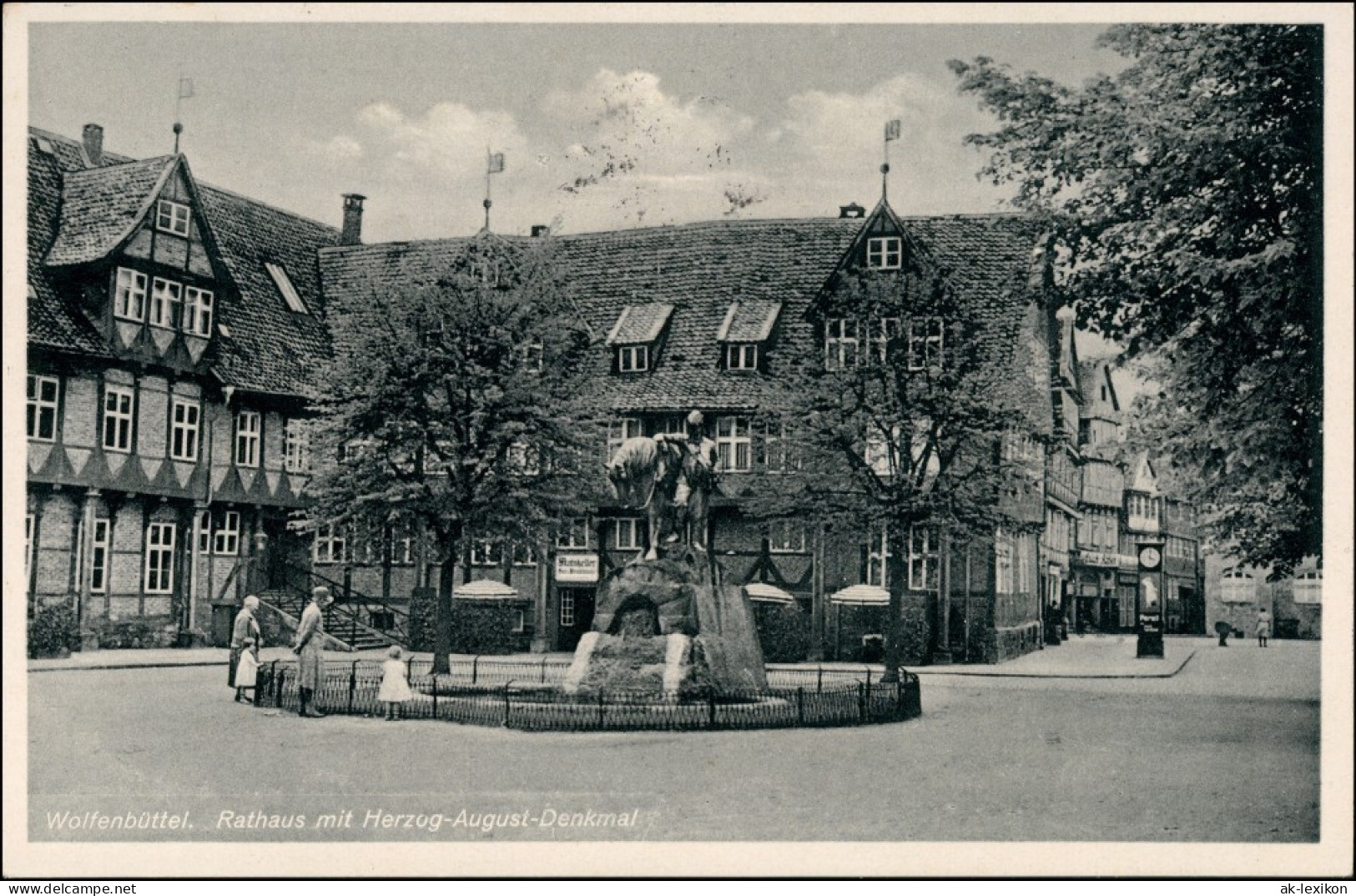 Ansichtskarte Wolfenbüttel Brunnen, Geschäfte - Uhr 1937 - Wolfenbuettel