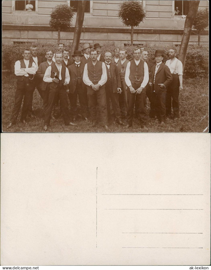 Foto  Burschenschaft Männer Vor Haus Sekt Zigarren 1913 Privatfoto - Personnages