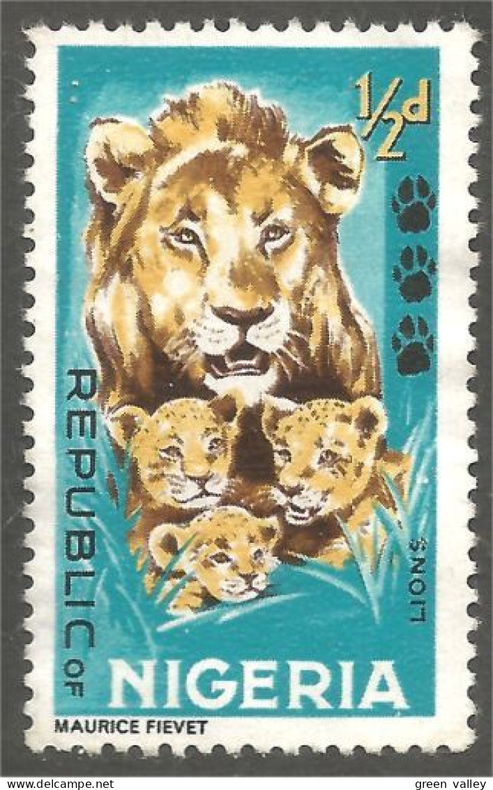 XW01-0763 Nigeria Lion Lionne Lionness Lowe Cub Lionceau Félin Feline Leone  - Autres & Non Classés