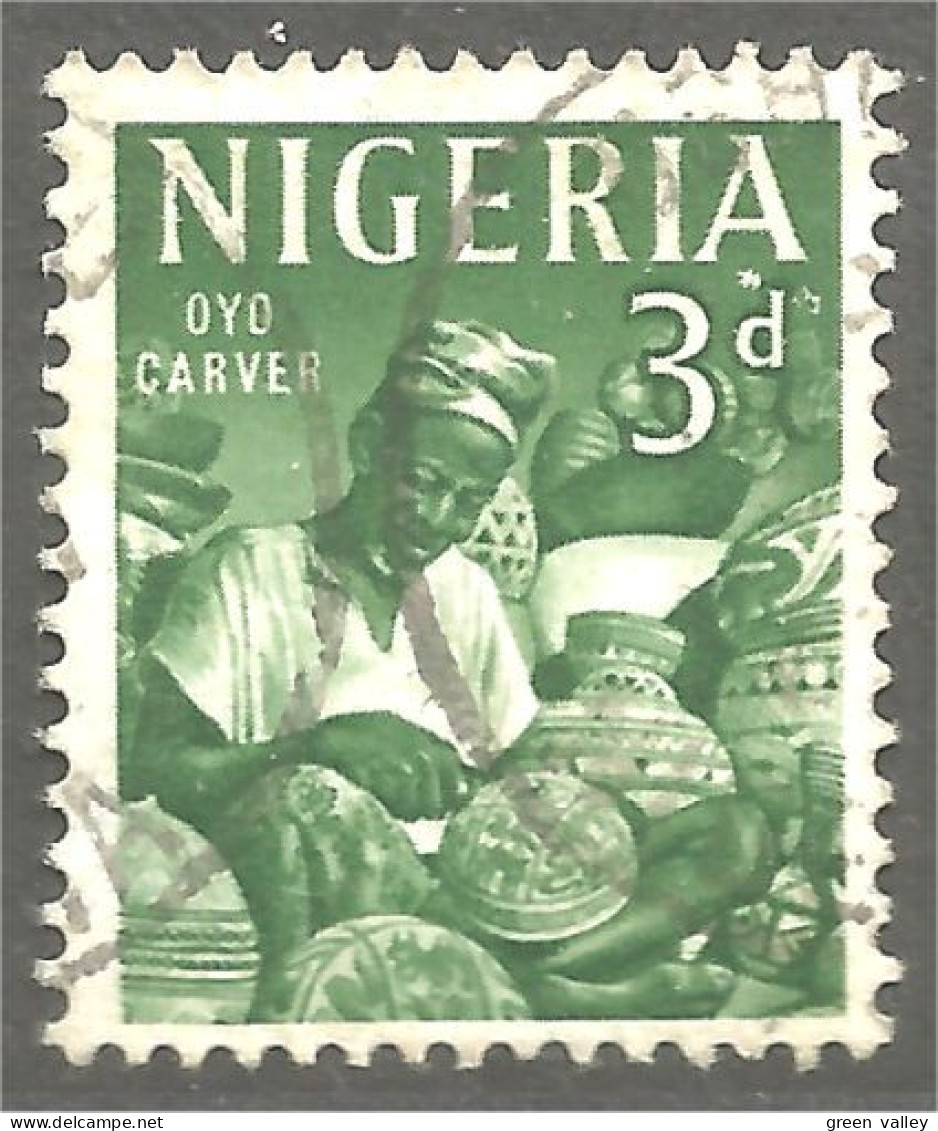 XW01-0754 Nigeria Oyo Carver Sculpteur Graveur Poterie Pottery  - Sonstige & Ohne Zuordnung