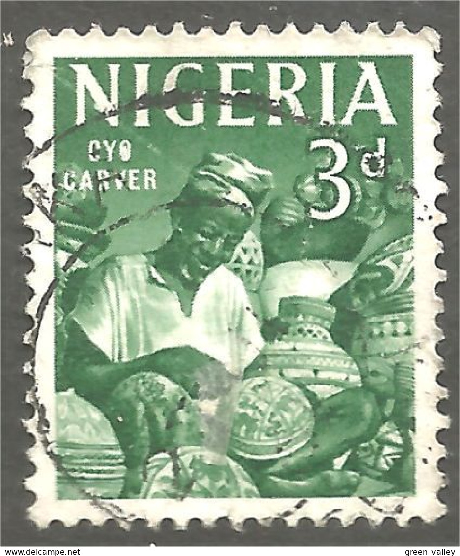 XW01-0753 Nigeria Oyo Carver Sculpteur Graveur Poterie Pottery  - Altri & Non Classificati