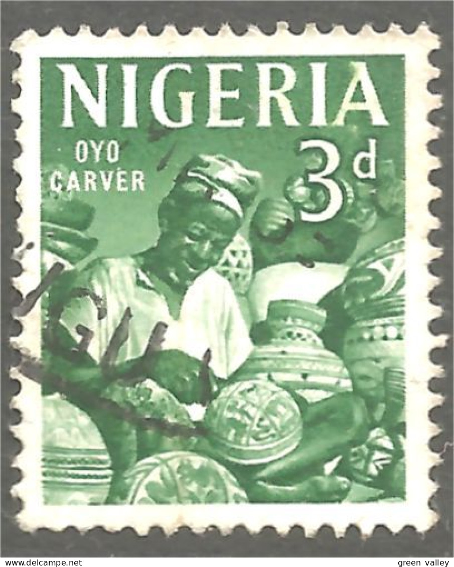 XW01-0755 Nigeria Oyo Carver Sculpteur Graveur Poterie Pottery  - Andere & Zonder Classificatie