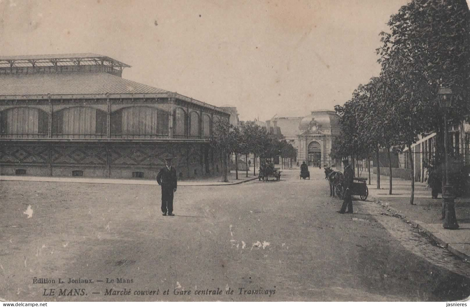 CPA  LE MANS - Marché Couvert Et Gare Centrale De Tramways (au Fond) - Le Mans