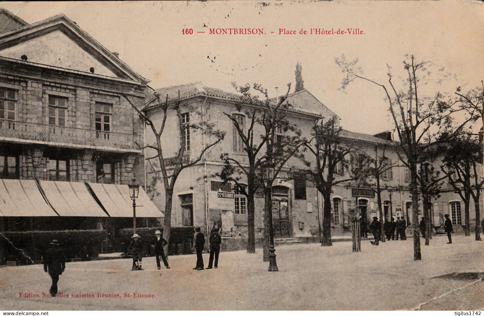 Montbrison Place De L’Hôtel De Ville - Montbrison