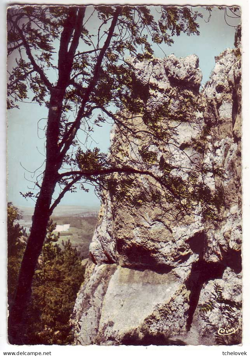 (39). Poligny. Ed Combier. 902 Rocher Du Penitent - Poligny