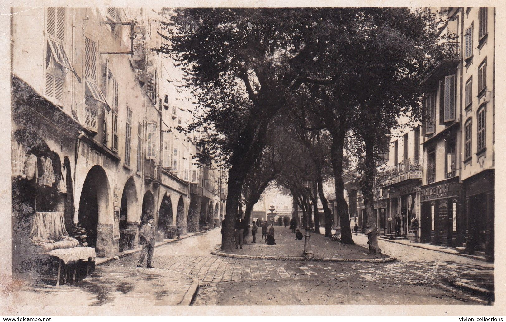 Grasse (06 Alpes Maritimes) Cité Des Fleurs La Place Aux Aires - Sans Nom D'éditeur N° 9 Type Carte Photo - Grasse