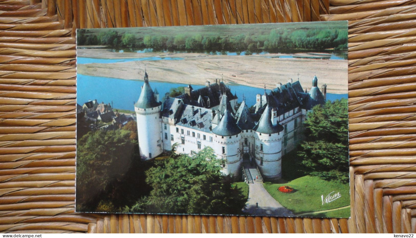 Chaumont-sur-loire , Le Château Du XVIe Siècle , Dominant La Loire (vue Aérienne ) - Autres & Non Classés