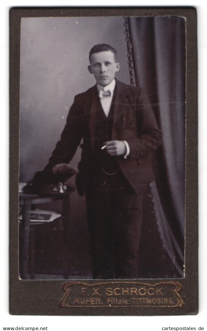 Fotografie F. X. Schröck, Laufen A. D. Salzach, Portrait Junger Herr Im Anzug Mit Zigarette  - Persone Anonimi