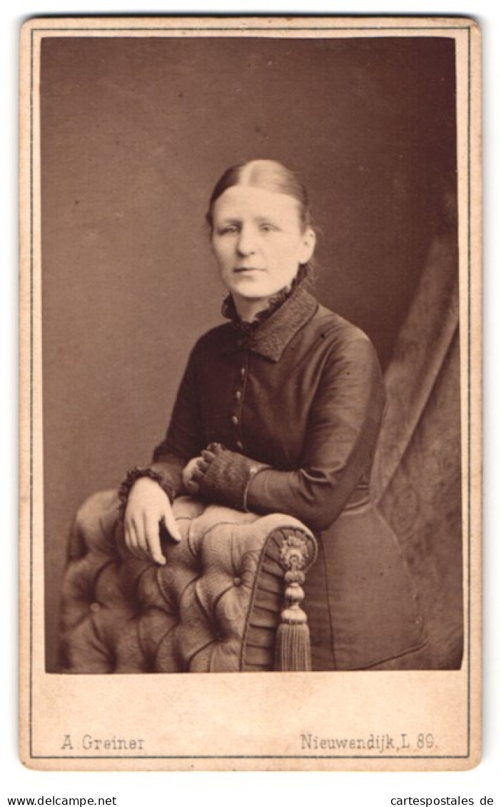 Fotografie A. Greiner, Amsterdam, Nieuwendijk, L 89, Portrait Bürgerliche Dame Im Modischen Kleid  - Persone Anonimi