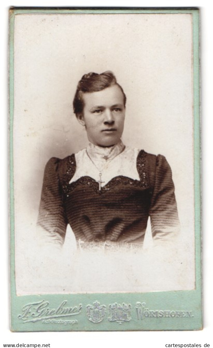 Fotografie F. Grebmer, Wörishofen, Portrait Junge Dame Im Kleid Mit Kreuzkette  - Personnes Anonymes