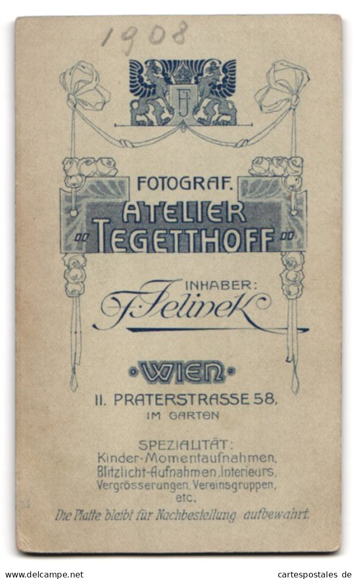 Fotografie Atelier Tegellhoff, Wien, Praterstr. 58, Dame In Heller Bluse Mit Föhnfrisur  - Personnes Anonymes