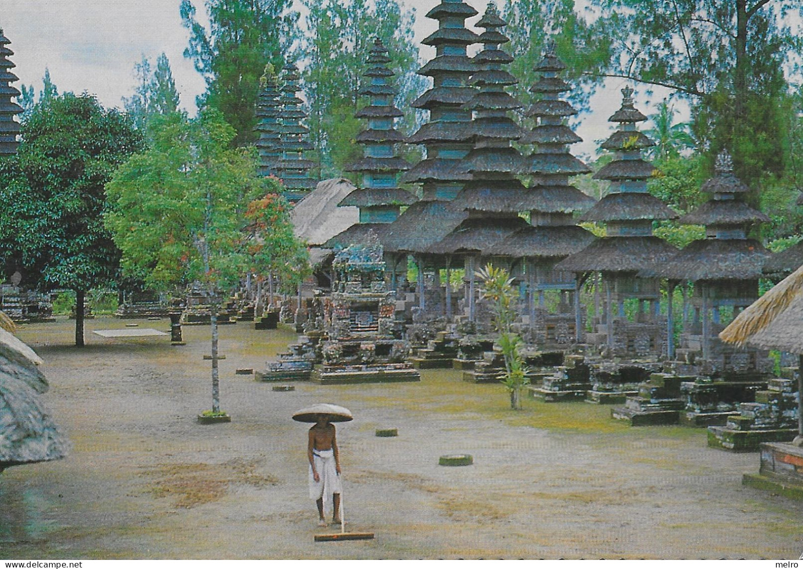 Indonésie - Bali - The Seats For The Gods "Palinggih" (Beau Timbre) - Indonésie