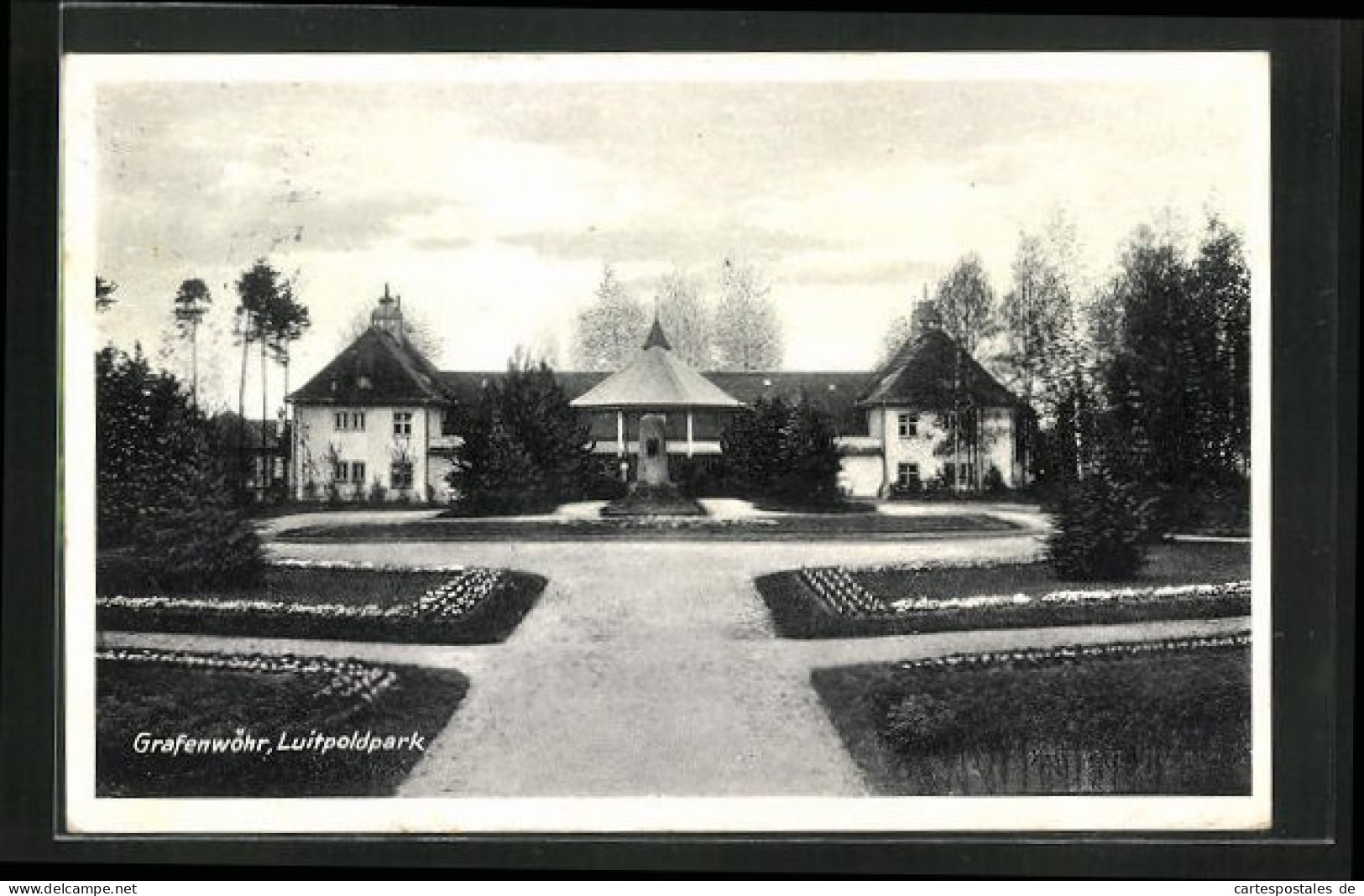 AK Grafenwöhr, Luitpoldpark Mit Gedenkstein  - Grafenwöhr