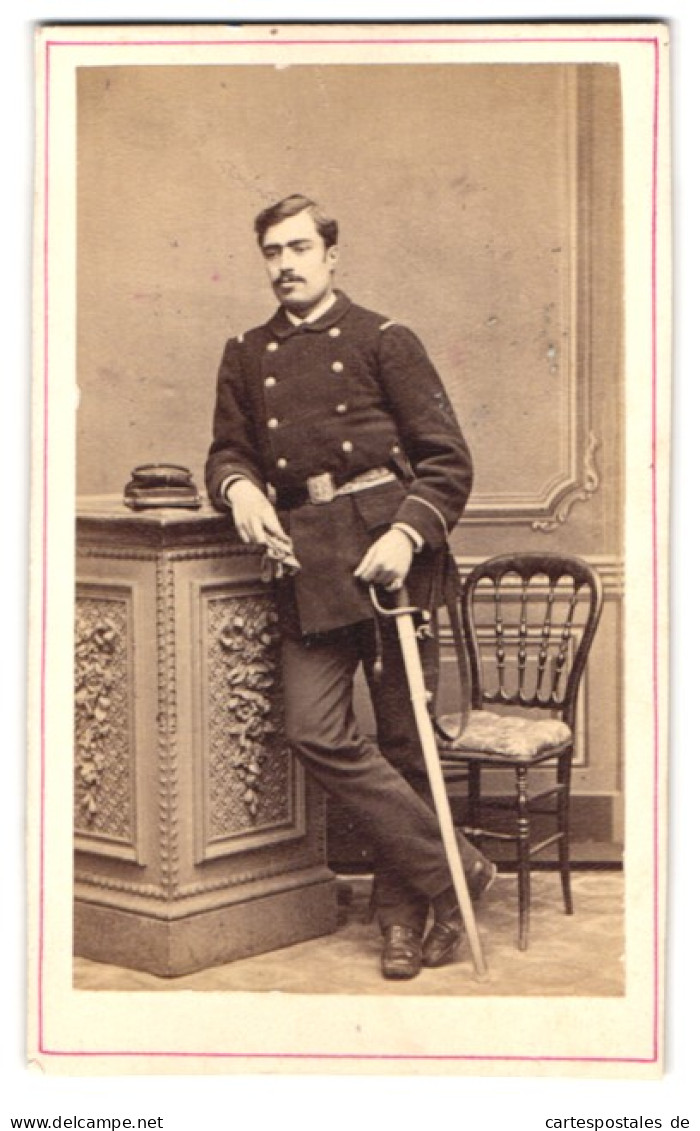 Photo Fragney, Besancon, Palais Granvelle, Portrait De Soldat En Uniforme Avec Säbel Et Mütze  - Krieg, Militär