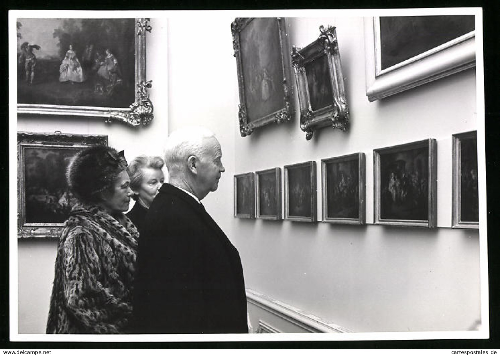 Fotografie Unbekannter Fotograf, Ansicht Berlin, Bundespräsident Heinrich Lübke Bei Einer Ausstellung 1962  - Célébrités