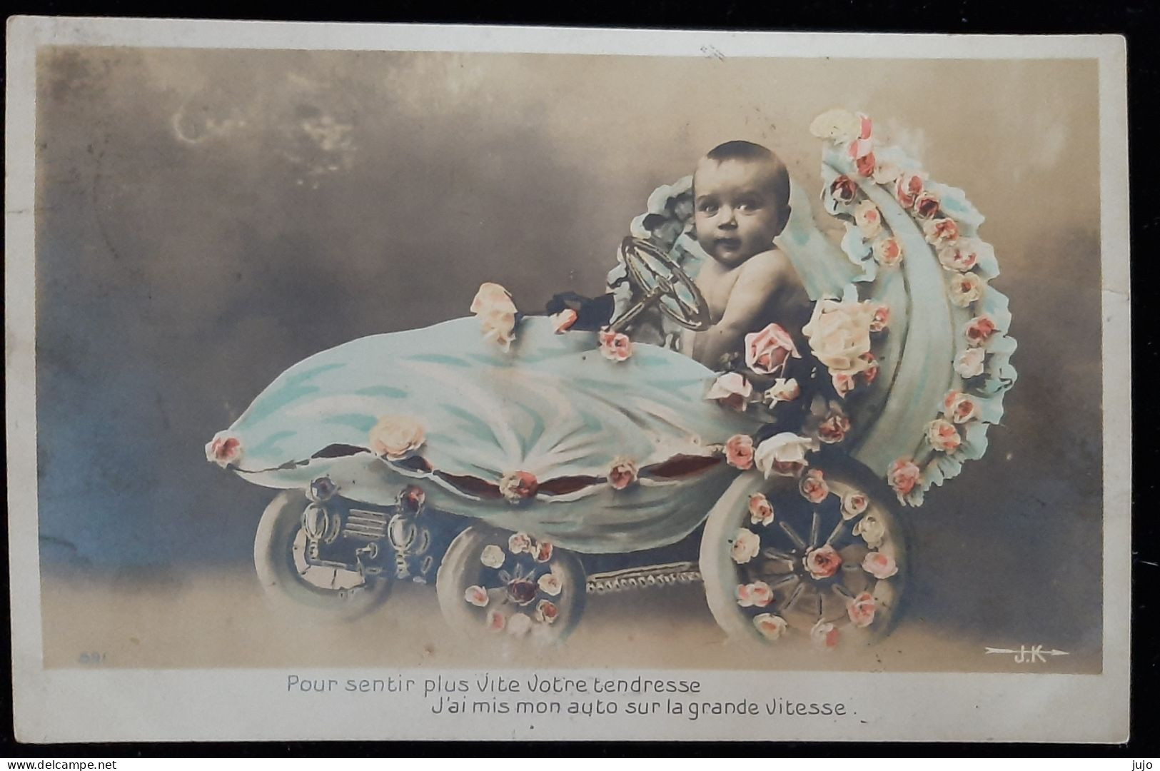Bébés - Bébé  Dans Une Auto  - Pour Sentir Plus Vite Votre Tendresse J'ai Mis Mon Auto Sur La Grande Vitesse - Babies