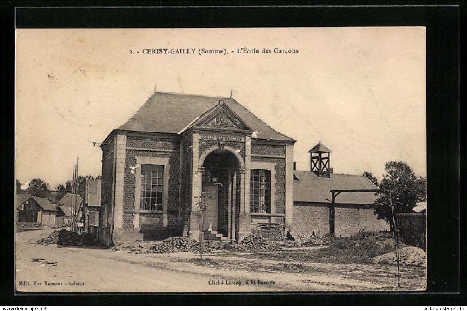 CPA Cerisy-Gailly, L`Ecole Des Garcons  - Autres & Non Classés