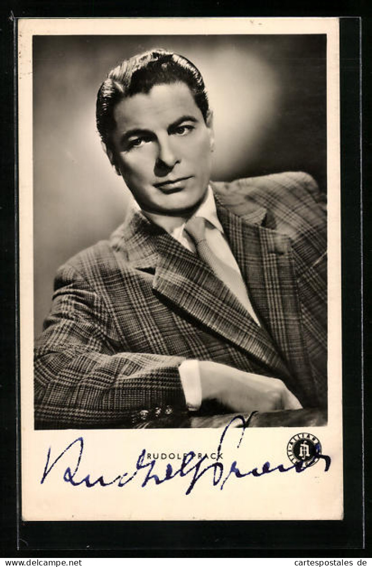 AK Schauspieler Rudolf Rack, Portrait Im Karierten Anzug, Autograph  - Actores