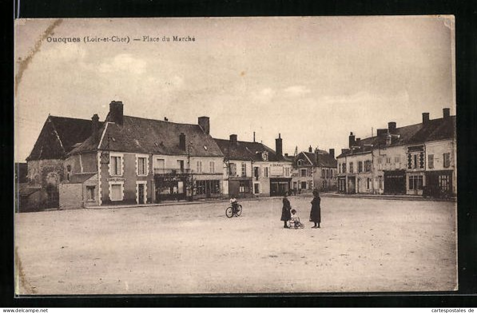 CPA Oucques, Place Du Marché  - Other & Unclassified