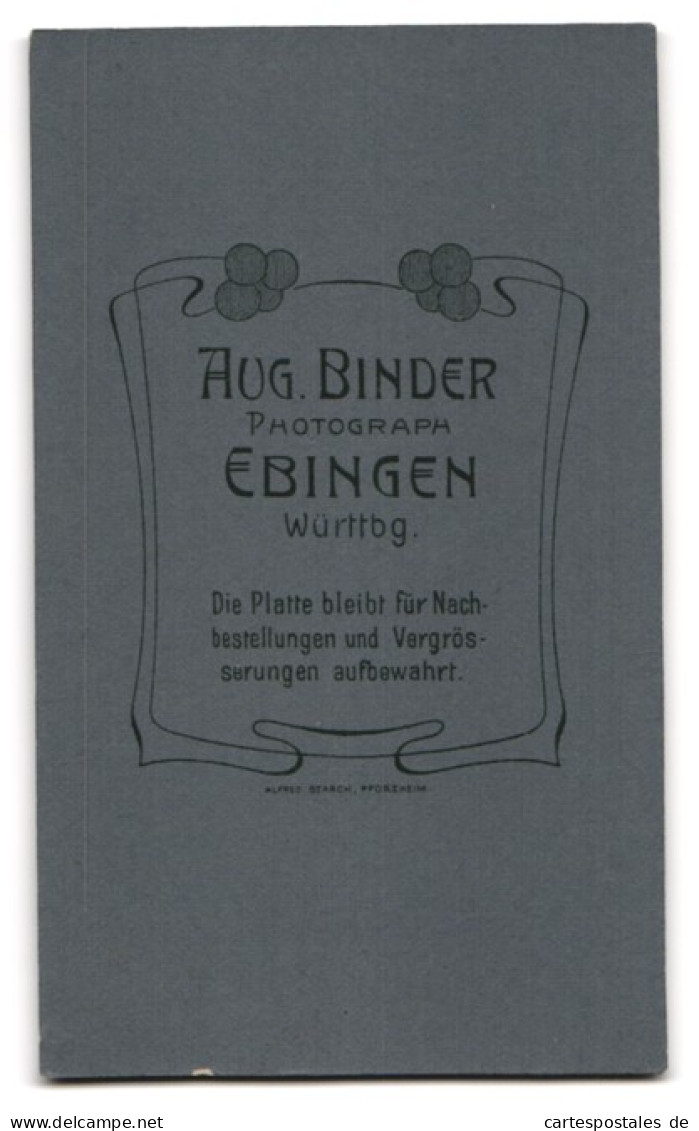 Fotografie Aug. Binder, Ebingen /Württbg., Junger Herr Im Anzug Mit Zwicker  - Anonyme Personen